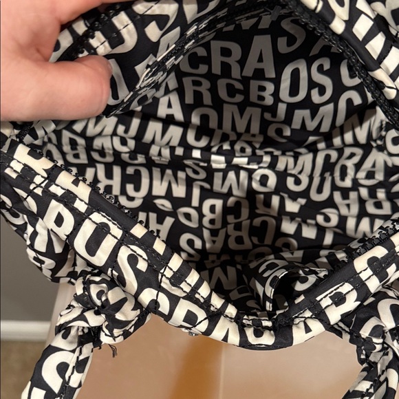 Marc Jacobs Monochrome Lettered Shoulder Bag - Picture 4 of 7